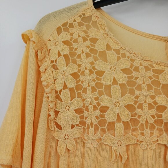 Torrid Crinkle Gauze Daisy Crochet Trim Top Size 4X Yellow Floral Flutter Sleeve - Picture 7 of 16